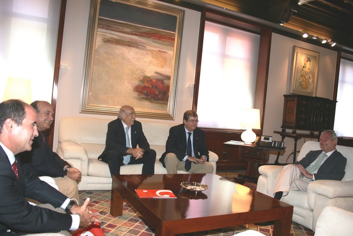 Valcárcel recibe al presidente del Colegio de Economistas