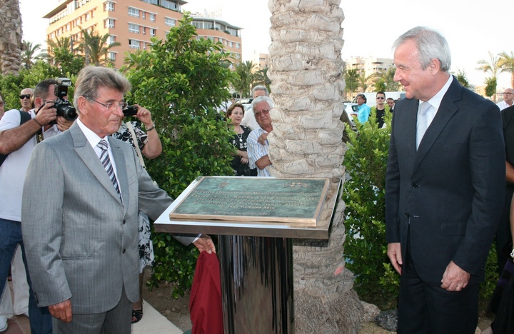 Valcárcel descubre la placa en la inauguración del Puerto Deportivo Juan Montiel de Águilas 01