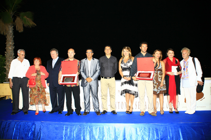 Cruz entrega el premio del XXV Concurso de Cuentos Villa de Mazarrón a López Grandal