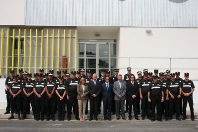 El presidente junto a los agentes de la Policía Local de Yecla