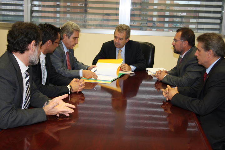 Firma del protocolo para preservar la perdiz roja