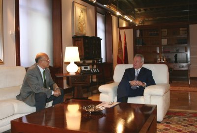 El presidente Valcárcel recibe al alcalde de Cieza, Antonio Tamayo