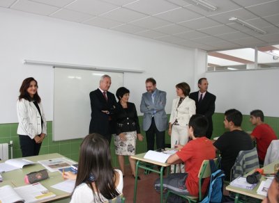 Valcárcel y Sotoca vistian el Instituto de Enseñanza Secundaria 'Federico Balart' de Pliego