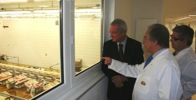 Ramón Luis Valcárcel, en las nuevas instalaciones de El Pozo Alimentación