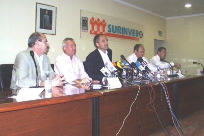 Los presidentes de la Comunidad de Murcia y Valencia, Ramón Luis Valcárcel y Francisco Camps, visitan la cooperativa Surinver de El Pilar de la Horadada