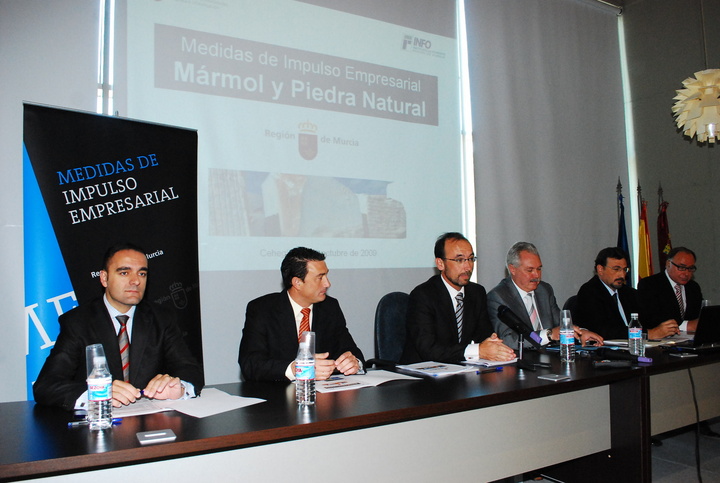 'Mesa de impulso empresarial por sectores' dedicadas al mármol y la piedra natural.