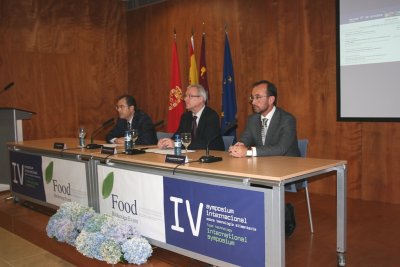 Valcárcel inaugura el 'IV Simposium Internacional sobre Tecnología Alimentaria'