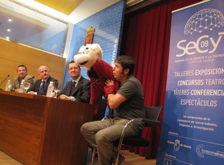 Imagen de la presentación de la obra de teatro científico 'El Mensajero de las Estrellas'