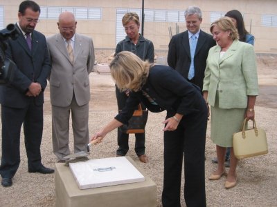 La consejera, Cristina Rubio, pone la primera piedra de la nueva Residencia Psicogeriátrica de El Palmar
