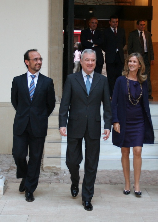 Valcárcel recibe a la ministra de Ciencia e Innovación, Cristina Garmendia (1)