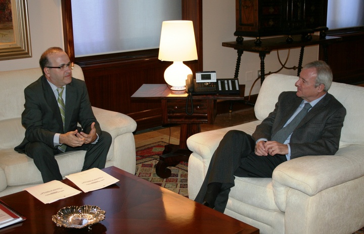 Valcárcel recibe al presidente de la Unión de Consumidores de Murcia (UCE), Pedro Valera
