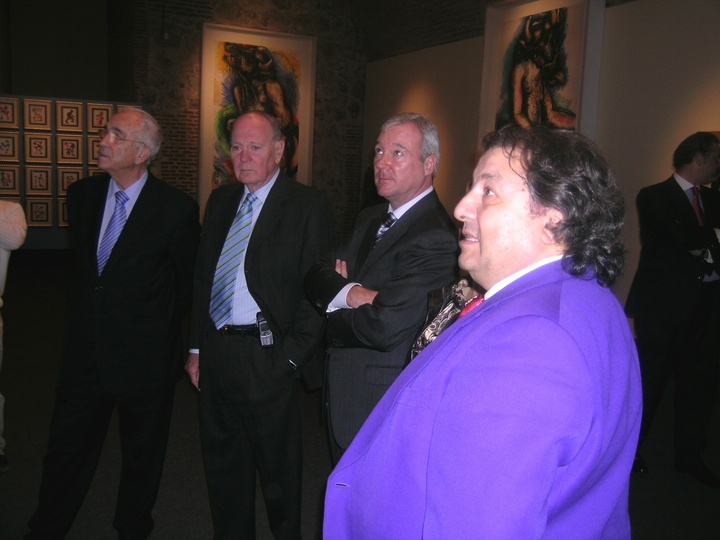 El presidente Valcárcel,  junto a Pepe Lucas, en el Centro Cultural Conde Duque de Madrid, donde se expone la exposición