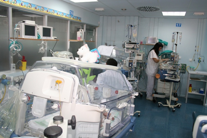 Instalaciones de la UCI Neonatal del Hospital Universitario