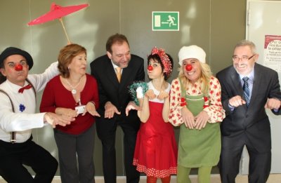 Los consejeros de Sanidad y Educación con los payasos Pupa Clown