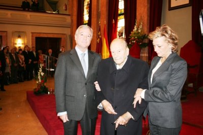 El presidente Valcárcel asiste al nombramimento de Hijo Adoptivo de la Ciudad de Murcia de Carlos Valcárcel