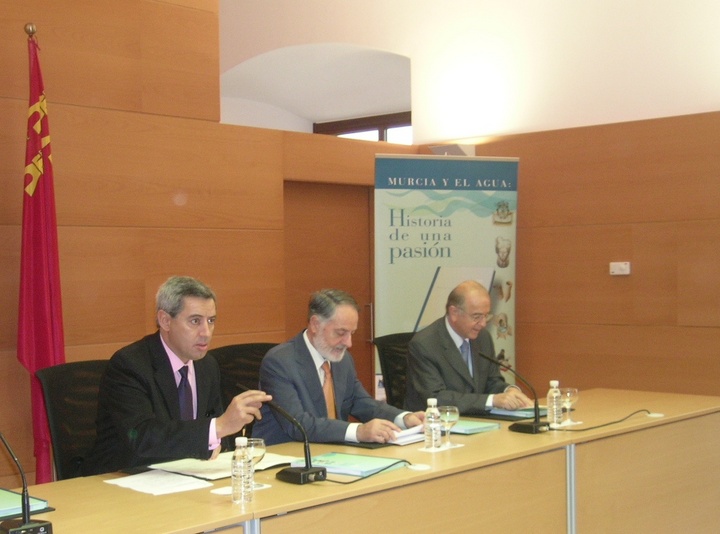 De la Cierva presenta 'Murcia y el agua, historia de una pasión'