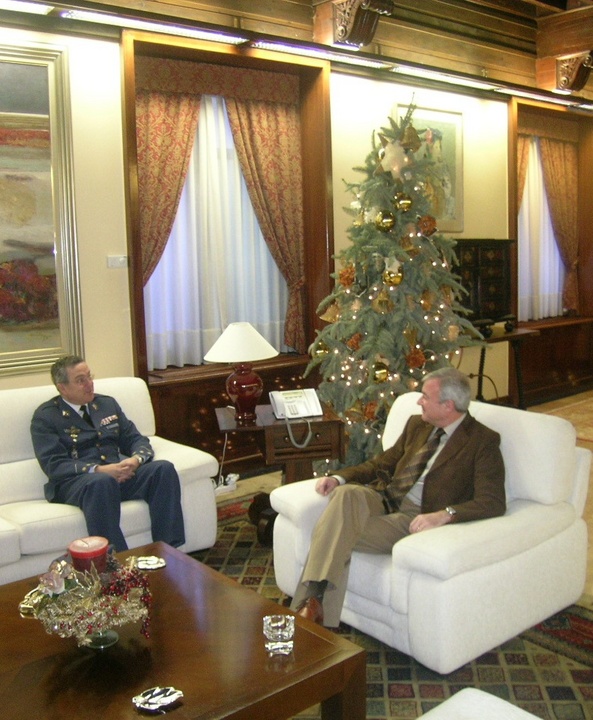 Ramón Luis Valcárcel recibe al Coronel Jefe de la Academia General del Aire, Eduardo Garvalena