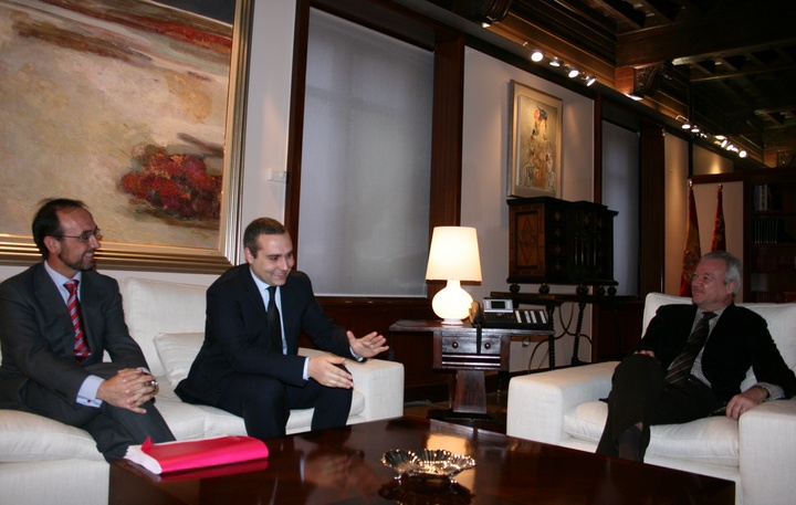 Ramón Luis Valcárcel recibe al presidente de AJE 1