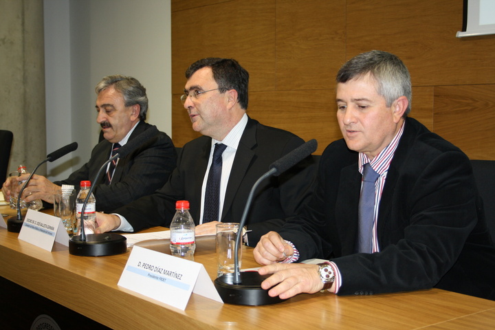 El consejero de Obras Públicas y Ordenación del Territorio clausura la jornada 'La nueva Ley del Contrato de Transporte Terrestre de Mercancías'
