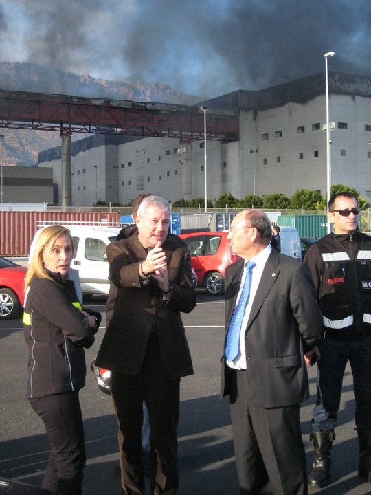 Incendio en la factoría de ElPozo en Alhama de Murcia (1)