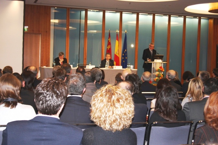 Valcárcel presenta en Berlín la iniciativa 'Less CO2' (2)