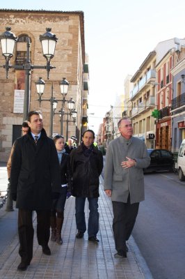 El director general de Territorio y Vivienda visita las obras de mejora de accesibilidad en Yecla (2)