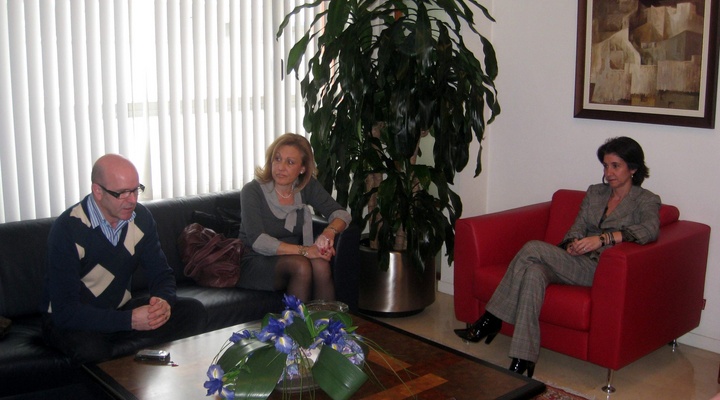 Reuni&oacute;n entre la consejera de Econom&iacute;a y Hacienda y representantes de Hostemur