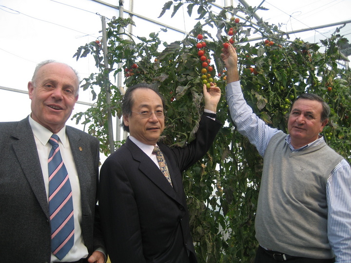 Visita del embajador de Japón a explotaciones agrícolas de Mucia