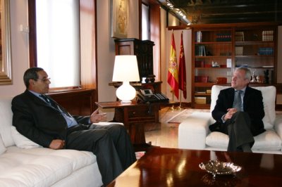 Valcárcel recibe al delegado del pueblo saharaui en la Región de Murcia