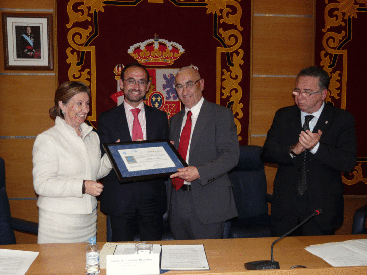Entrega de sello de calidad al Hospital de Molina
