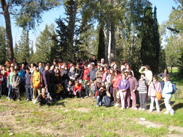 Plantación de árboles en el Área Recreativa Valle de los Pájaros