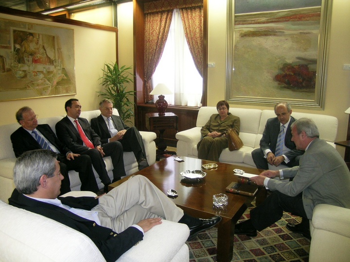 Nuevos miembros de la Junta de Gobierno del Colegio de Registradores de la Propiedad y Bienes Muebles y Mercantiles de España: Juan de la Cierva, Decano Autonómico, Daniel Cáceres, Delegado Provincial; José Tomás Bernal-Quirós, Vocal Nacional y los vocales Regionales Ana María Pagán y Carlos Rodríguez