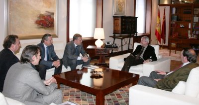 Valcárcel recibe al presidente de la Hermandad de Labradores, Paso Azul, de la Semana Santa de Lorca (1)