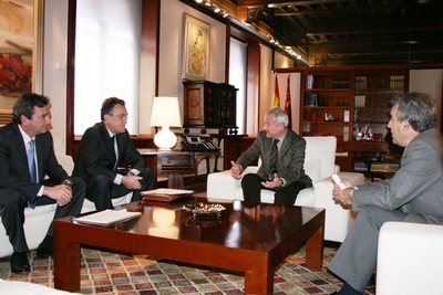 Valcárcel recibe al director general de FEPEX, José María Pozancos (2)