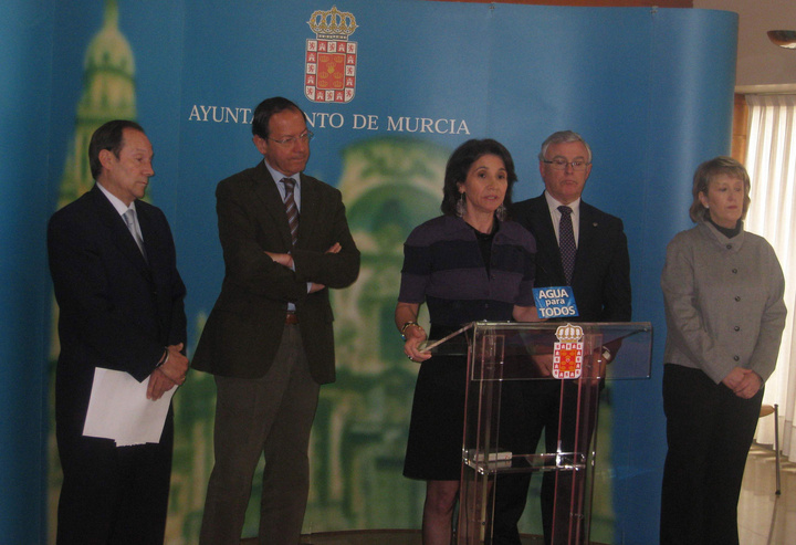 La consejera de Economía y Hacienda presenta la jornada sobre 'Las Haciendas locales ante la crisis económica'