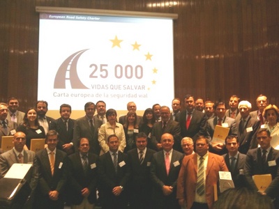 El consejero José Ballesta, junto al director general de la DGT, Pere Navarro, tras la adhesión de la Comunidad a la Carta Europea de la Seguridad Vial 2