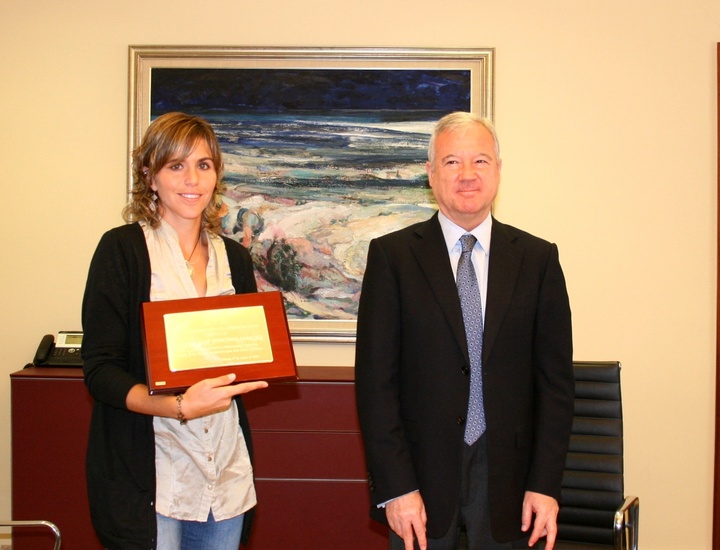 El presidente de la Comunidad recibe a la tenista yeclana María José Martínez, reciente vencedora del Torneo de Tenis de Roma 1