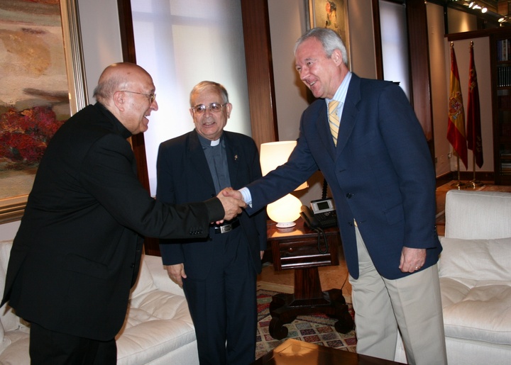 El jefe del Ejecutivo regional recibe al obispo electo de la diócesis mozambiqueña de Gurué, el murciano monseñor Francisco Lerma 1