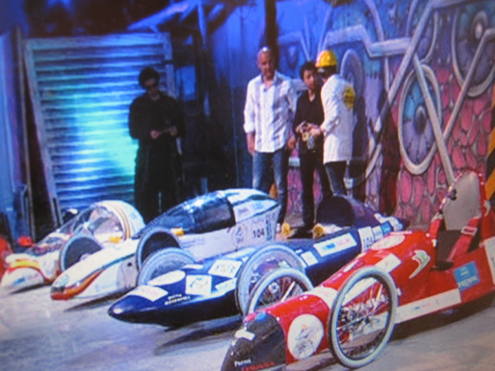 Imagen del programa 'El Hormiguero' con los prototipos de la Solar Race Región de Murcia