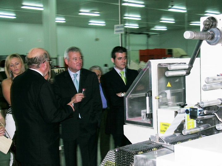El presidente de la Comunidad inaugura las nuevas instalaciones de la fábrica Caramelos Celdrán