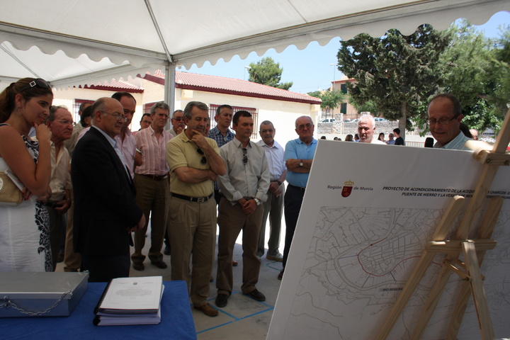 Primera piedra de las obras de acondicionamiento de la acequia Los Charcos en Cieza