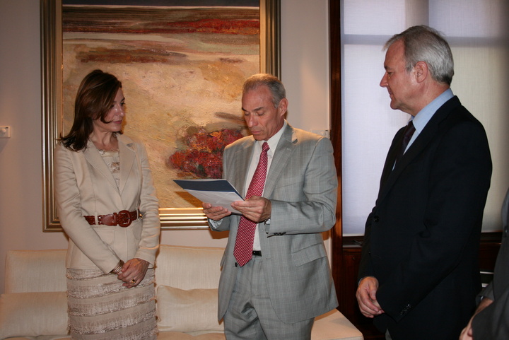 El presidente de la Comunidad recibe al embajador de la República de Nicaragua en España (II)