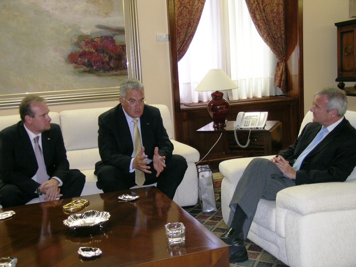 Ramón Luis Valcárcel, recibe al presidente de Caja España, Victorino González, para la presentación de nuevos proyectos de la entidad financiera