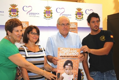 Presentación de la campaña de ayuda 'Ladrillos Solidarios'
