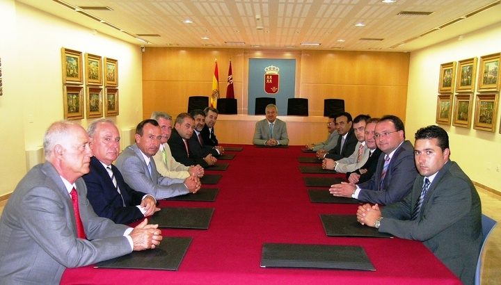 El presidente Valcárcel recibe a Manuel Soler Miras, presidente de la cooperativa Agromur, para tratar sobre la fusión de varias cooperativas agrarias