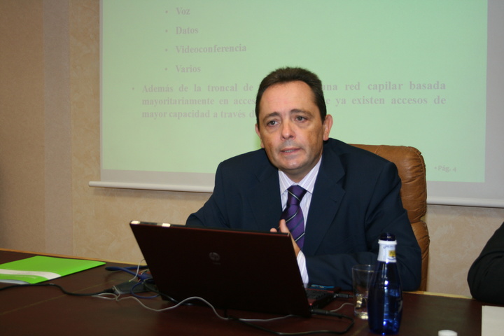 El director general de informática y Comunicaciones durante su intervención en el Seminario organizado por Socinfo
