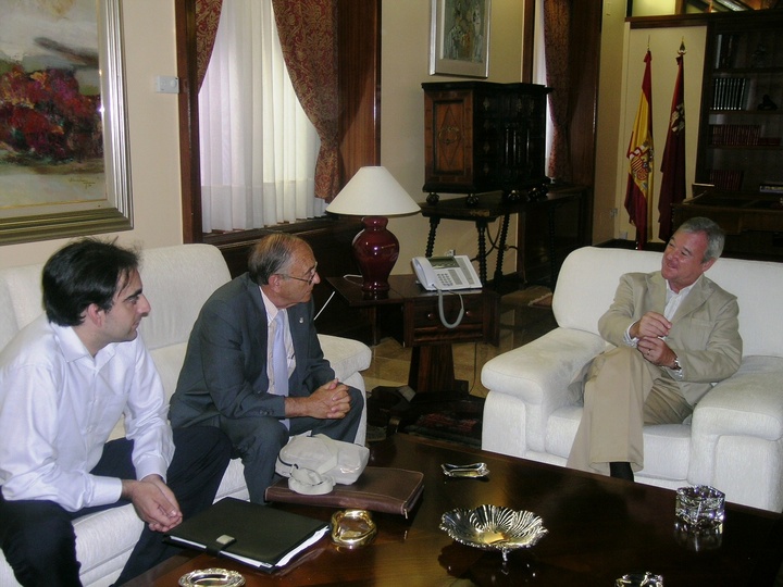 Ramón Luis Valcárcel recibe al alcalde de Ojós, Francisco Pedro Salinas Palazón