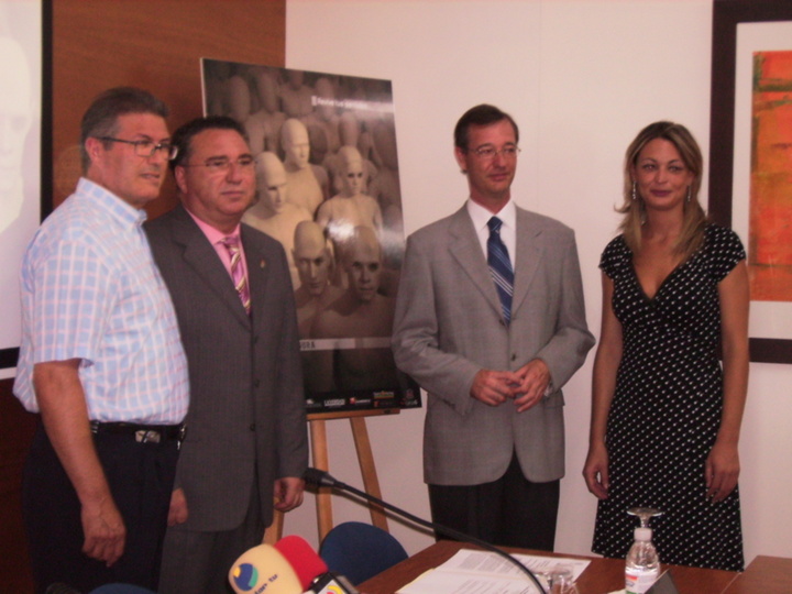 El director general de Cultura, José Miguel Noguera, presenta el la XXXVII edición del Festival Internacional de Teatro de Molina de Segura junto con el alcalde de Molina de Segura, Eduardo Contreras  y la Concejala de Cultura y Festejos, Mariola Martínez Robles