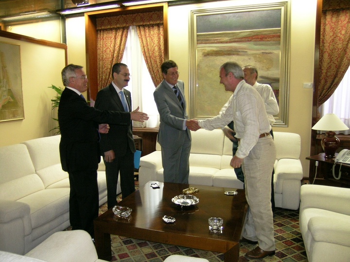 Ramón Luis Valcárcel, acompañado por el consejero de Educación, Juan Ramón Medina Precioso, recibe al rector de la Universidad de Murcia, José Antonio Cobacho, al vicerrector de Relaciones Institucionales del Campus Ciencias de la Salud de Lorca, Manuel Vidal, y al presidente del Consejo Social, Juan Bernal.