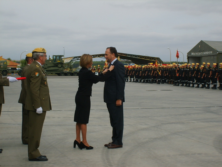 Luis Gestoso recibe la Cruz al Mérito Militar 2